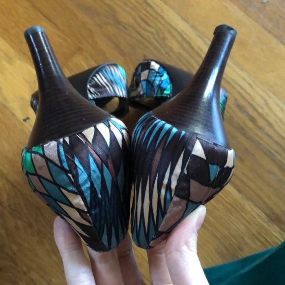 Bandolino D’orsay Multicolor Heels! - Picture 4 of 6